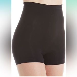 Body Wrap The Chic Boy Short Black